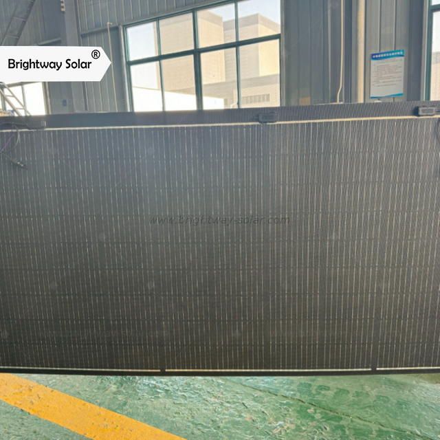 Brightway Panneau solaire flexible Solar 300W avec une tension de fonctionnement 25.2V adaptée à l'auto