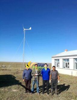 Système d'alimentation hybride de génération éolienne-solaire de 1kw