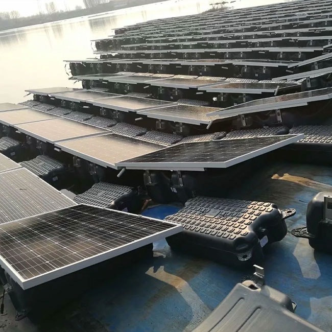 Système d'énergie solaire à réseau flottant à surface distribuée 1MW